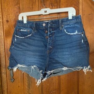 Abercrombie and Fitch high rise mom short